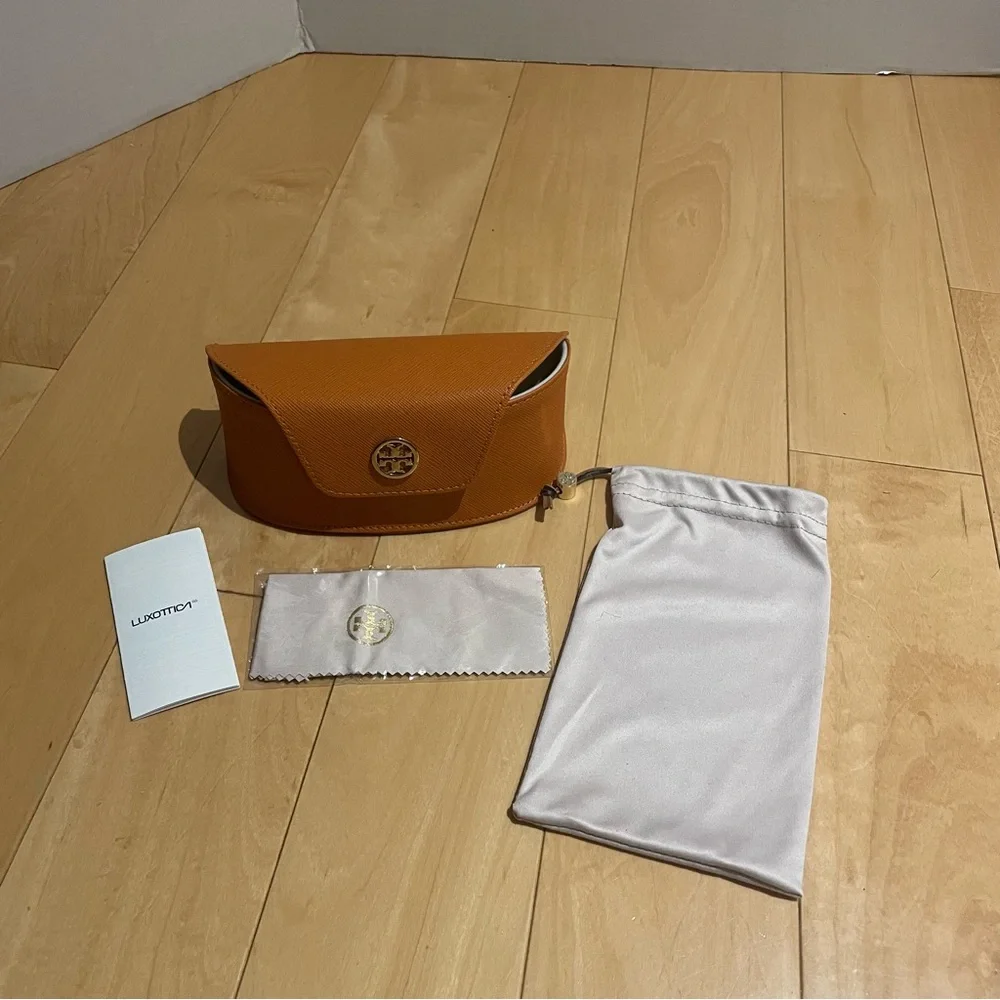New Tory Burch sunglasses case with cloth set